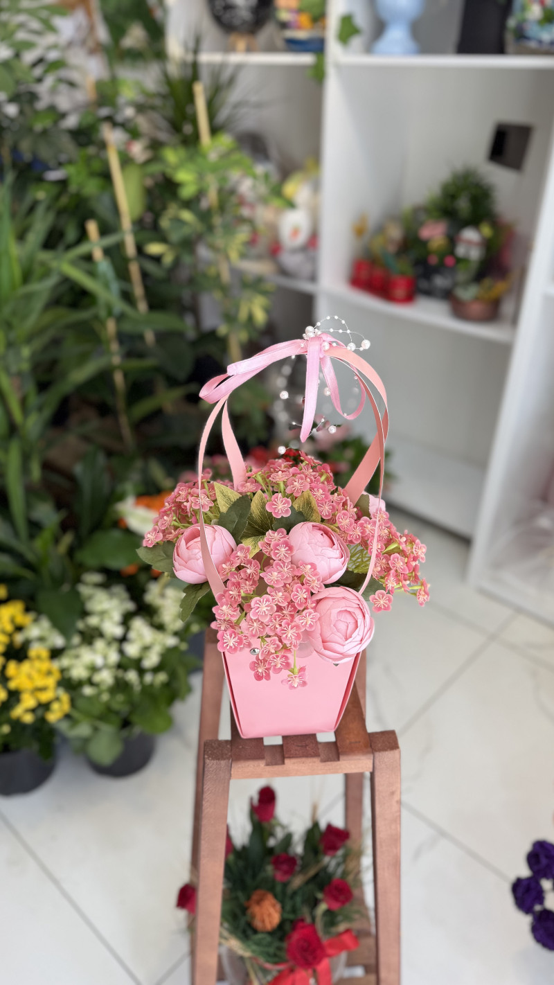 Pembe Çantada Buket